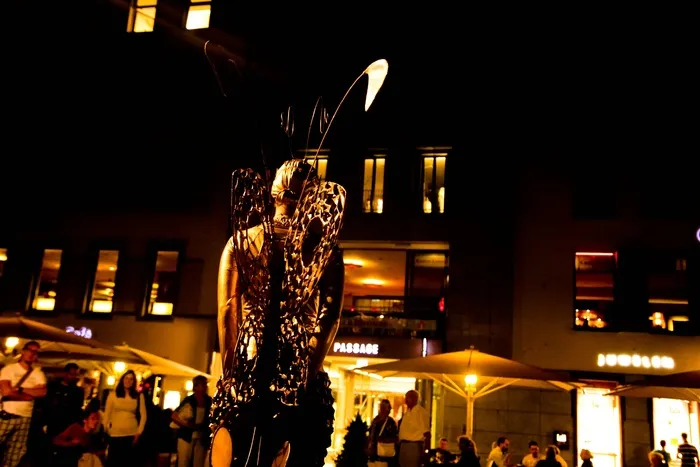 夜生活，城市生活，德累斯顿，墙，夜，演员，胡同，表演