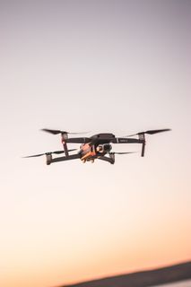 四旋翼无人机飞行中的延时摄影