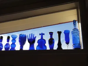 玻璃，瓶子，酒吧，货架，蓝色玻璃，瓶子，玻璃，蓝色，瓶子