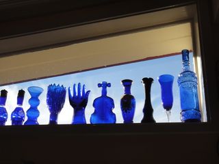 玻璃，瓶子，酒吧，货架，蓝色玻璃，瓶子，玻璃，蓝色，瓶子