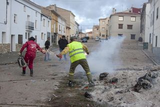 鞭炮，塔拉尤埃拉斯，五分之一，篝火，建筑外观，建筑，建筑结构，烟雾-物理结构