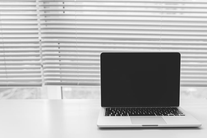 macbook pro、灰度、摄影、macbook、pro、桌子、笔记本电脑、电脑