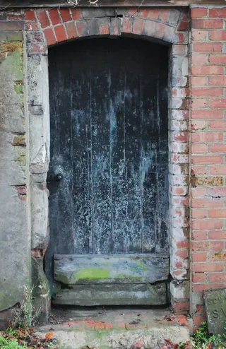 门，旧的，破的，砖的，木头的，房子，建筑，锁