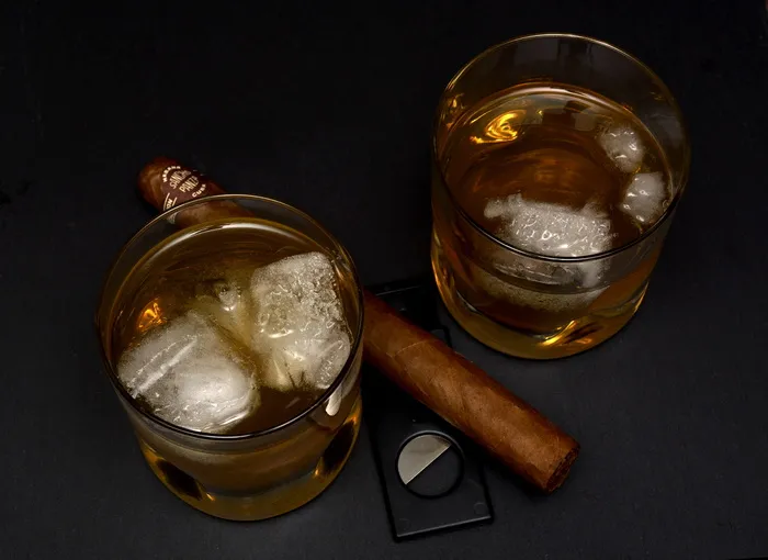 雪茄, 二, 小酒杯, 黑色, 纺织, 威士忌酒, 饮料, 玻璃