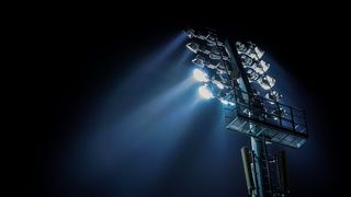 开启银色商业照明灯具