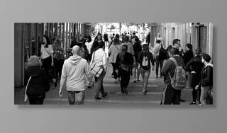 人群，行人，人，步行，黑白，城市场景，一大群人，一群人