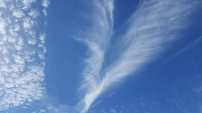 云，多云，不寻常，心形，纤细，云-天空，天空，蓝色