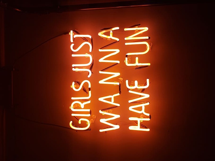 女孩们只想玩得开心