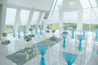 教堂，鲜花，巴厘岛，天空，装饰安排，玻璃材料，透明，窗户