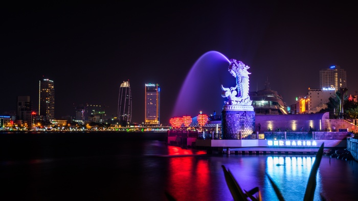 城市建筑，夜晚，越南岘港，越南岘安，行政中心，玉米