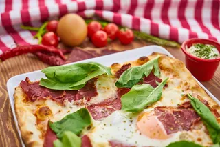 披萨，食物，肉，培根，食物照片，面团，番茄，宏