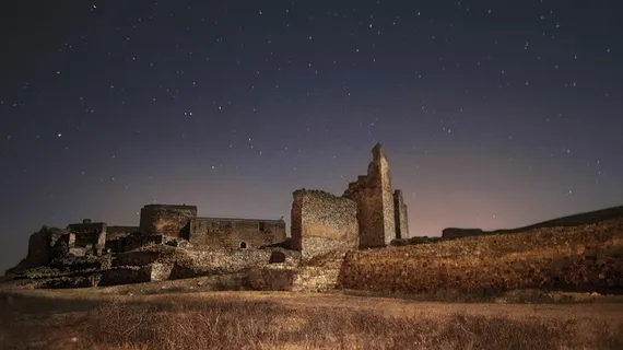 卡拉特拉瓦，城堡，古老，夜晚，历史，过去，星空，建筑