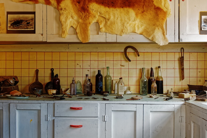 inside、home、ghost town、berlin、nevada、america、usa、travel
