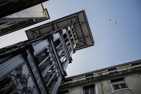 葡萄牙,波尔图,视点-lift lada ribeira,低角度视图,天空,建筑结构,建筑外观,建筑 葡萄牙,波尔图,视点-lift lada ribeira,低角度视图,天空,建筑结构,建筑外观,建筑