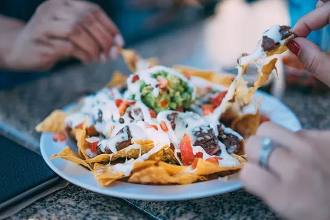 人,吃,玉米片,盘子,玉米片,食物,零食,吃 人,吃,玉米片,盘子,玉米片,食物,零食,吃