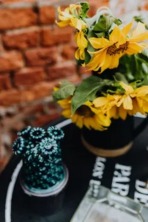 巴黎户外咖啡馆的桌子 巴黎户外咖啡馆的桌子