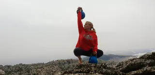 壶铃，壶铃，壶铃，壶铃女人，山，壶铃教练，壶铃训练，交叉配合