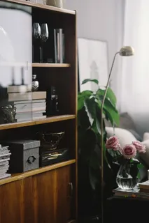 可爱的玫瑰、书和咖啡