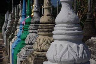 葬礼的柱子，泰国，kachanamburi，堆叠，没有人，在一排，一天，一大群物体