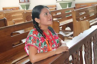 女士，红色，白色，绿色，花朵，大圆领袖连衣裙，跪式，教堂