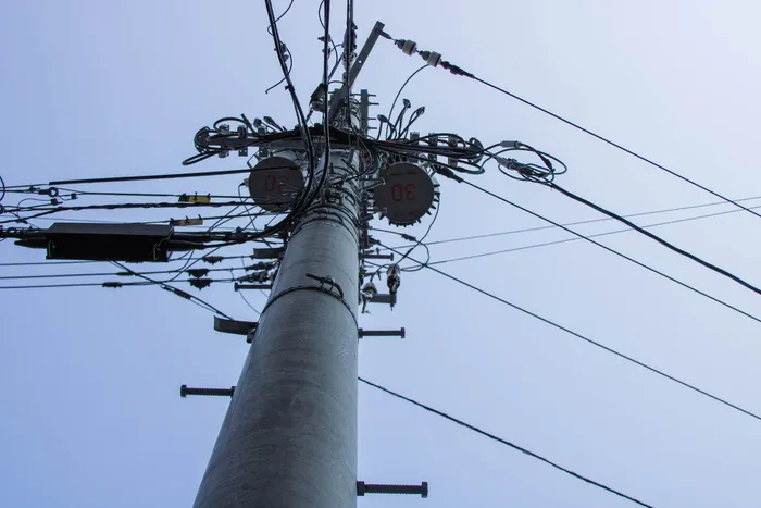 电线杆，电缆，电力线，输电塔，日本，天空，蓝色，视图