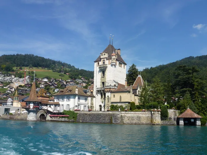schloss oberhofen，伯尔尼奥伯兰，湖泊，风景区，瑞士，山脉，夏天，水