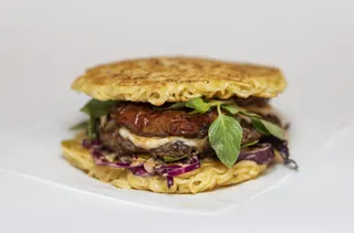 食品，汉堡，餐点，菜肴，汉堡，食品摄影，奶酪汉堡，拉面