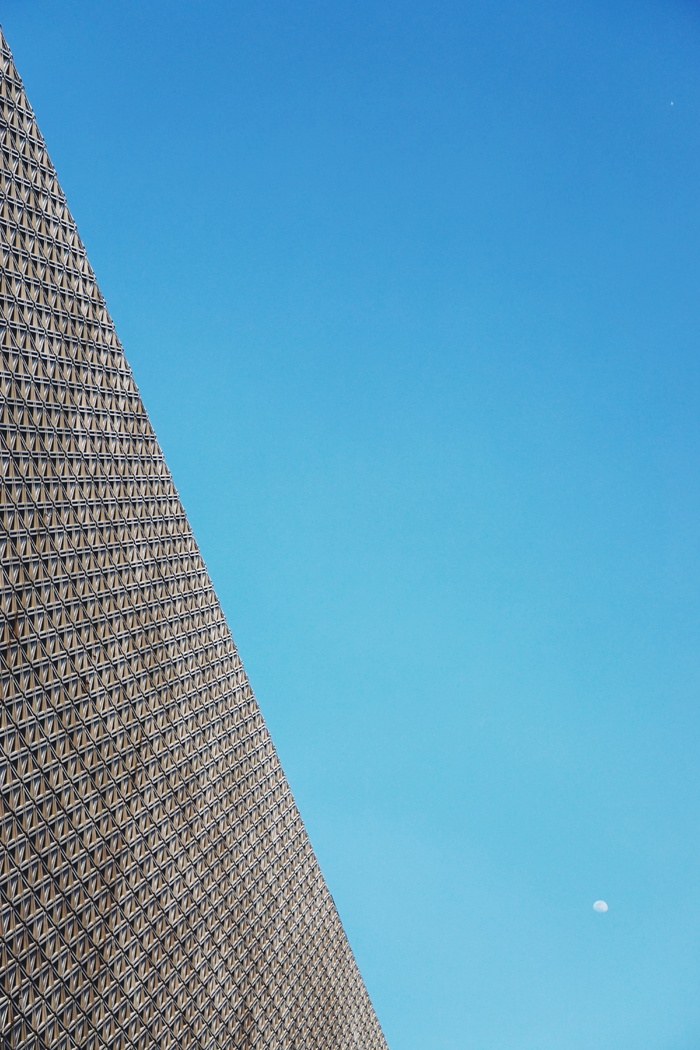 印尼，泗水市，月亮，几何学，三角形，建筑，建筑，高大