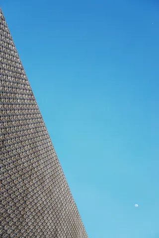 印尼，泗水市，月亮，几何学，三角形，建筑，建筑，高大