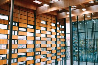 棕色木板墙面装饰