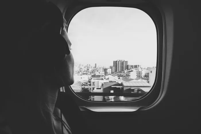 黑白、耳机、女士、单色、音乐、人物、火车、旅行