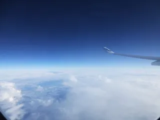 飞行，飞行，蓝色，天空，飞机，白色，云，太阳