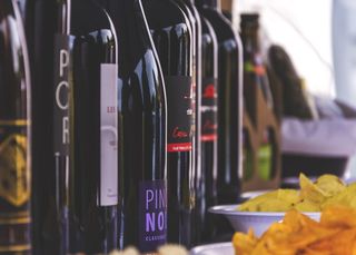 瑞士, 瓶, 酒瓶, 喝, 酒, 薯片, 芯片, 开胃酒