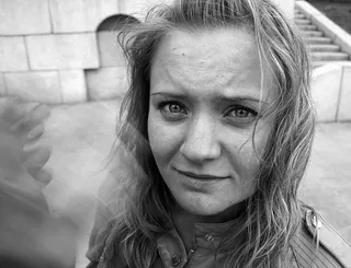 女孩，女人，bw，肖像，头像，看着相机，一个人，真人