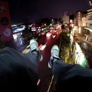 城市、道路、餐厅、时尚、阿迪达斯、酒吧、车灯、庆典 城市、道路、餐厅、时尚、阿迪达斯、酒吧、车灯、庆典