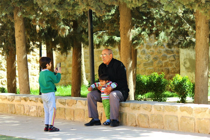 孙子, 祖父, 儿童, 两个人, 男人, 全长, 真实的人, 坐