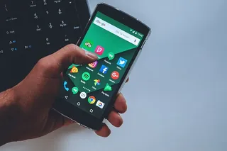 移动智能手机上的社交媒体应用图标