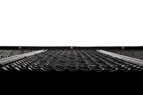 白天屋顶低角度摄影