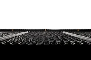 白天屋顶低角度摄影