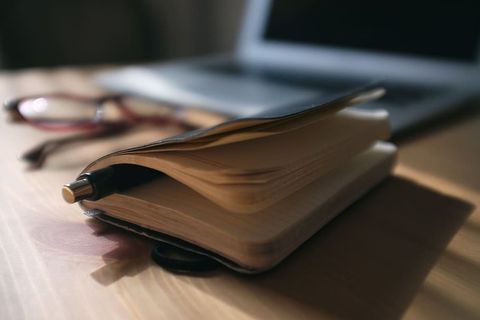 黑色，点击钢笔，书页，苹果，书籍，通讯，电脑，数字