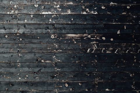 黑色实木拼花地板隔断特写照片