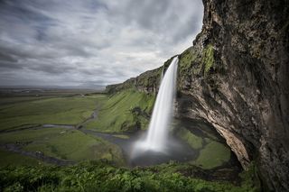 瀑布空中拍摄，风景摄影，瀑布，塞尔贾兰兹瀑布，瀑布，小山，岩石，田野