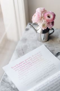 2018年《Vogue波兰2》与可爱的毛茛花