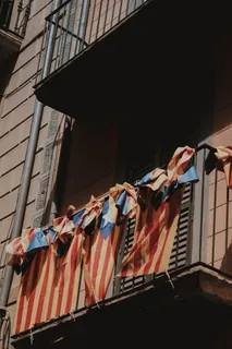 黑色栅栏上设计的美国国旗 黑色栅栏上设计的美国国旗