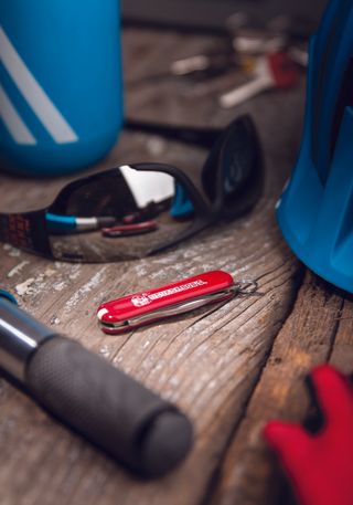 victorinox，太阳镜，木材，自行车，蓝色，室内，木材-材料，工具