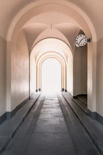 灰色水泥地面，建筑，拱门，建筑结构，前进的道路，方向，建筑，室内