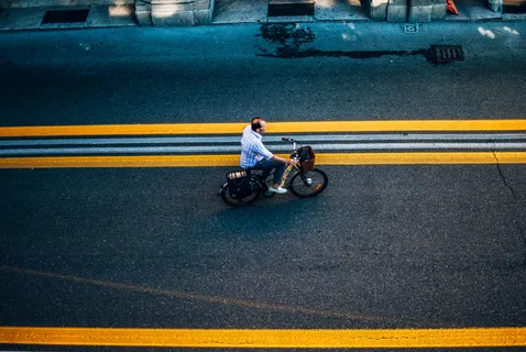 人骑自行车，人，人，交通，意大利，摩托车，博洛尼亚