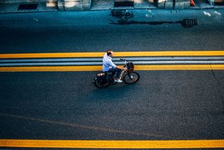 人骑自行车，人，人，交通，意大利，摩托车，博洛尼亚