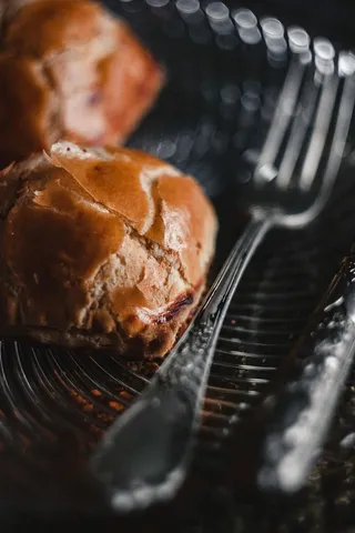 里面有奶油奶酪的甜面包