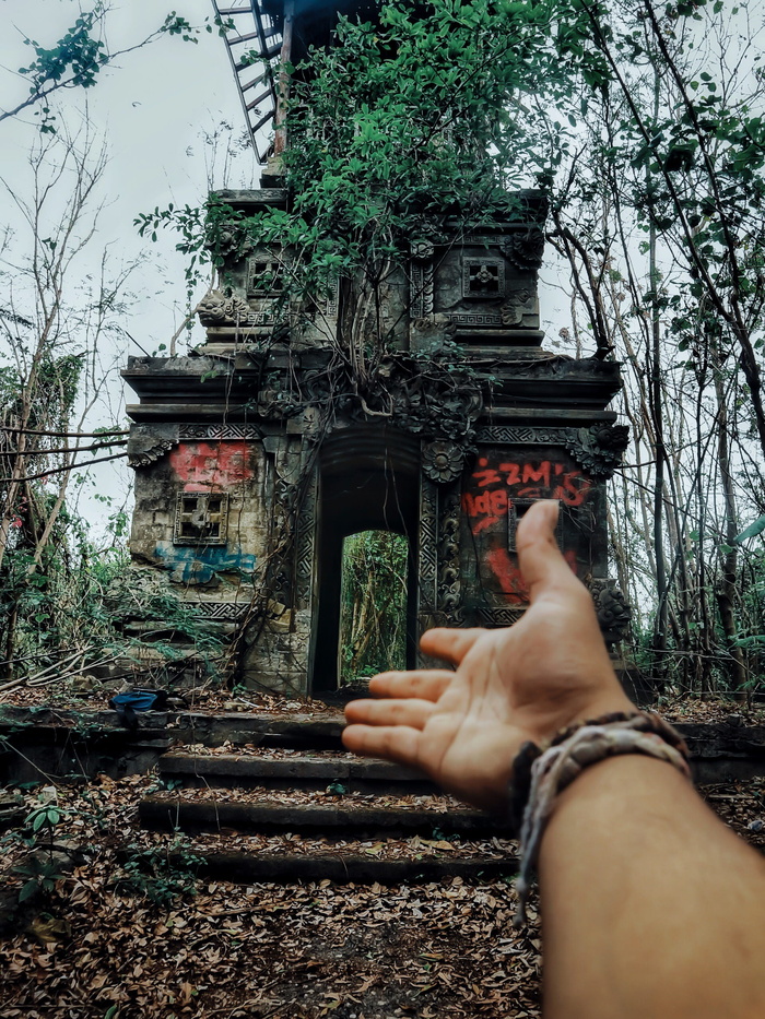 显示具体设施的人员